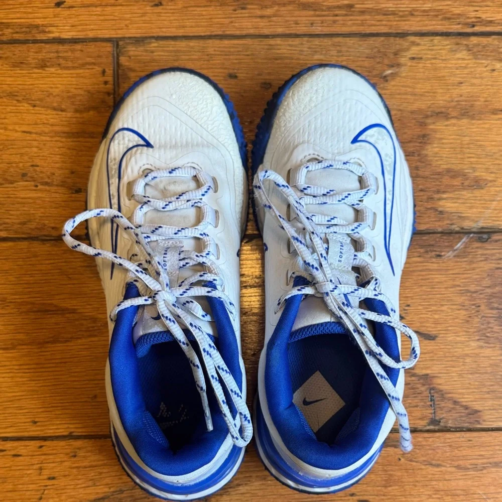 Nike Women’s Alpha Huarache Elite 4 Softball shoes - Picture 5 of 10